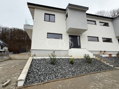 Duplex de vânzare in Florești ,zona Mănăstirii Taut 120mp utili teren 250mp 