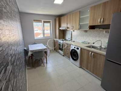 Apartament cu 3 camere semidecomandat, 1 balcon, parcare cu CF Str. Florilor 