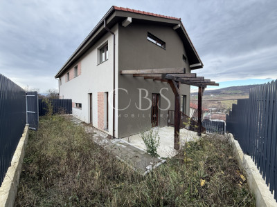 De vânzare duplex 2 unități locative în Iris zona Auchan dispus pe 3 nivele 